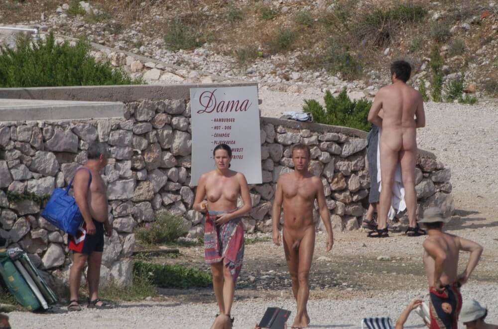 Baska Rock-Wall Path pics - Naturism and nudism
