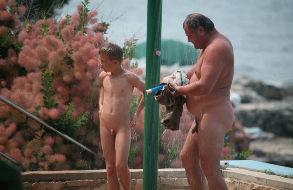 Naturist Shower Profiles pics - Naturism and nudism