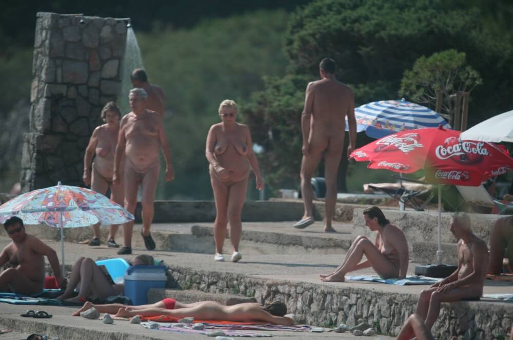 Cove Pyramid Shower Top pics - Naturism and nudism