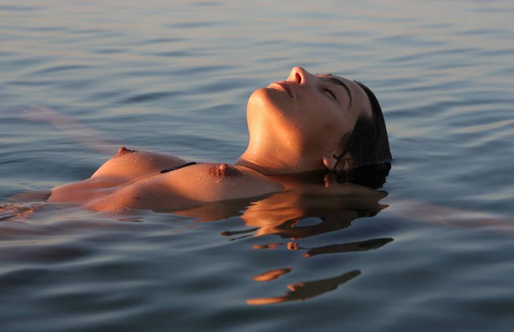 Sunlight Water to the Night pics - Naturism and nudism
