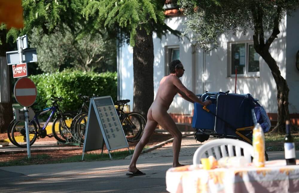 Park Side Street Pass-Bys photos - Naturism and nudism