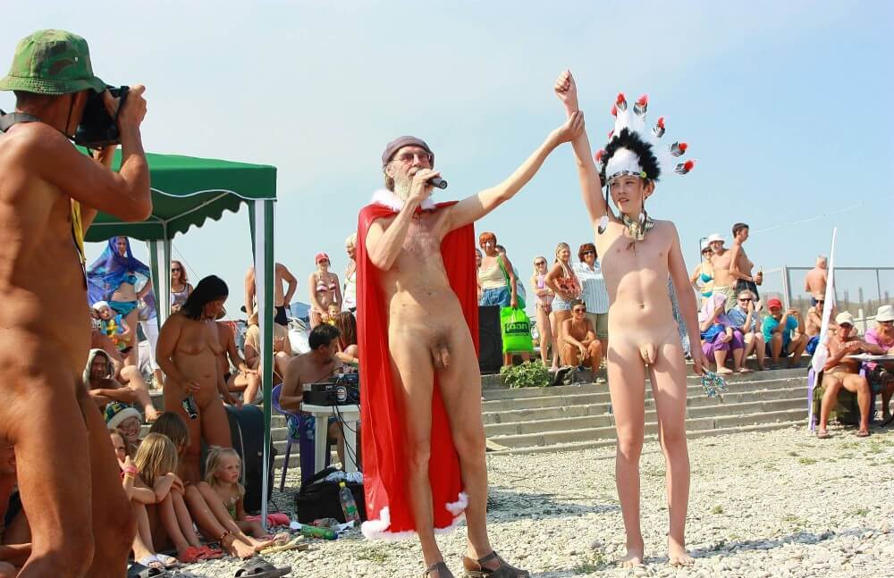 Native Headdress Dance pics - Naturism and nudism