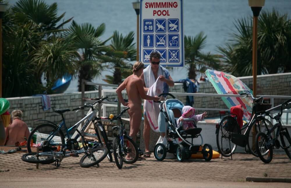 Poolside Camp Gathering pics - Naturism and nudism