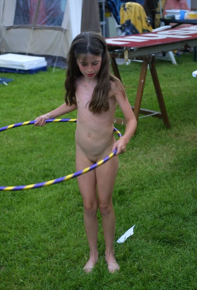 Holland Grass Hula Hoops pics - Naturism and nudism