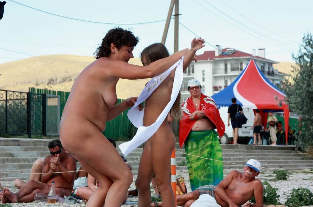 Presenting Mini Awards photos - Naturism and nudism