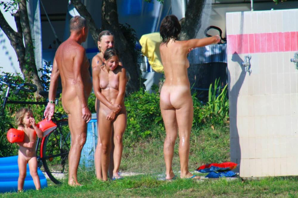 Ula FKK Water Toy pics - Naturism and nudism