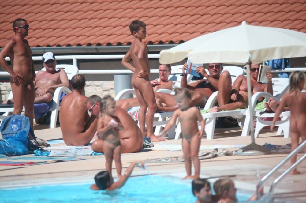 Pool Camping Sides gallery - Naturism and nudism
