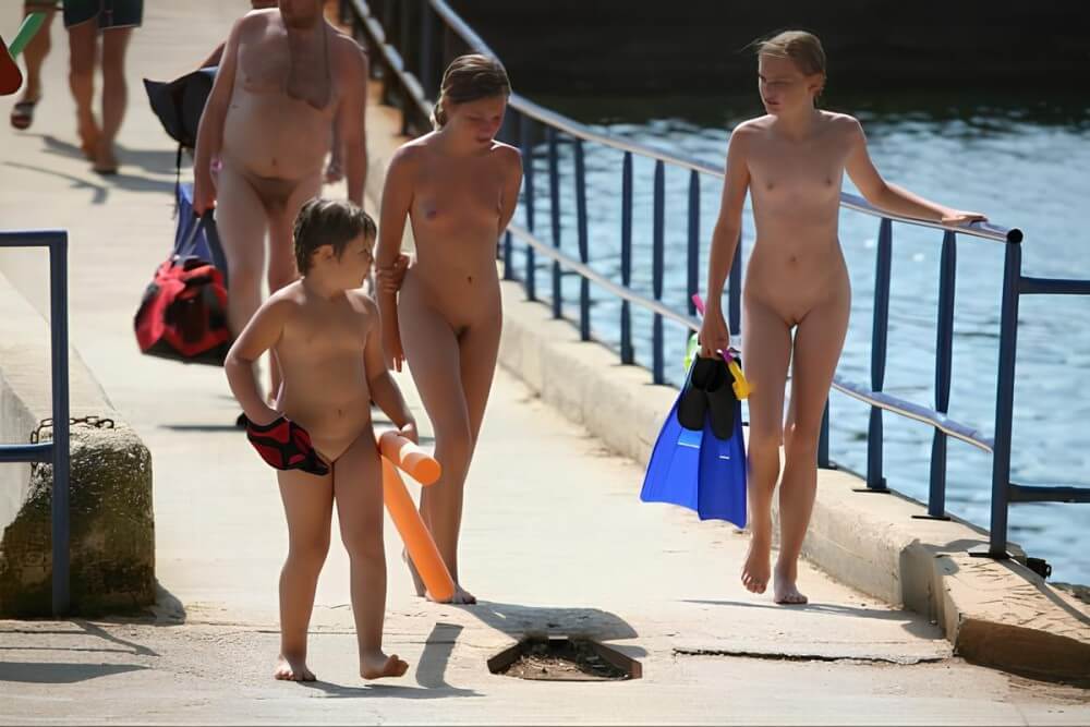 Naturism photo gallery # 11 - Naturism and nudism
