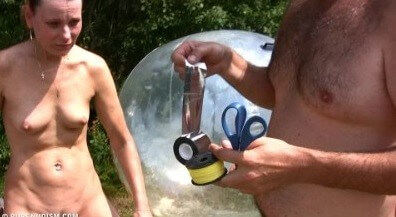 Daytime family picnic # 1 - Naturism and nudism