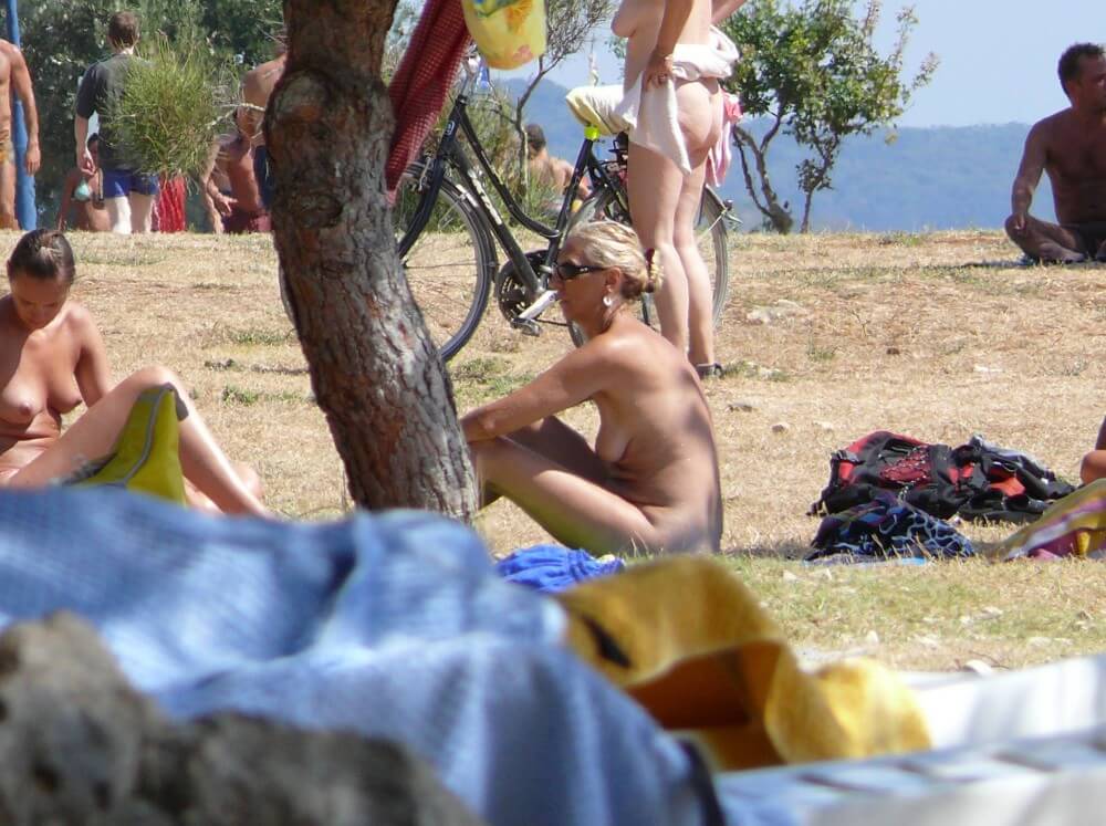 Ula FKK Shore Perspective pics - Naturism and nudism