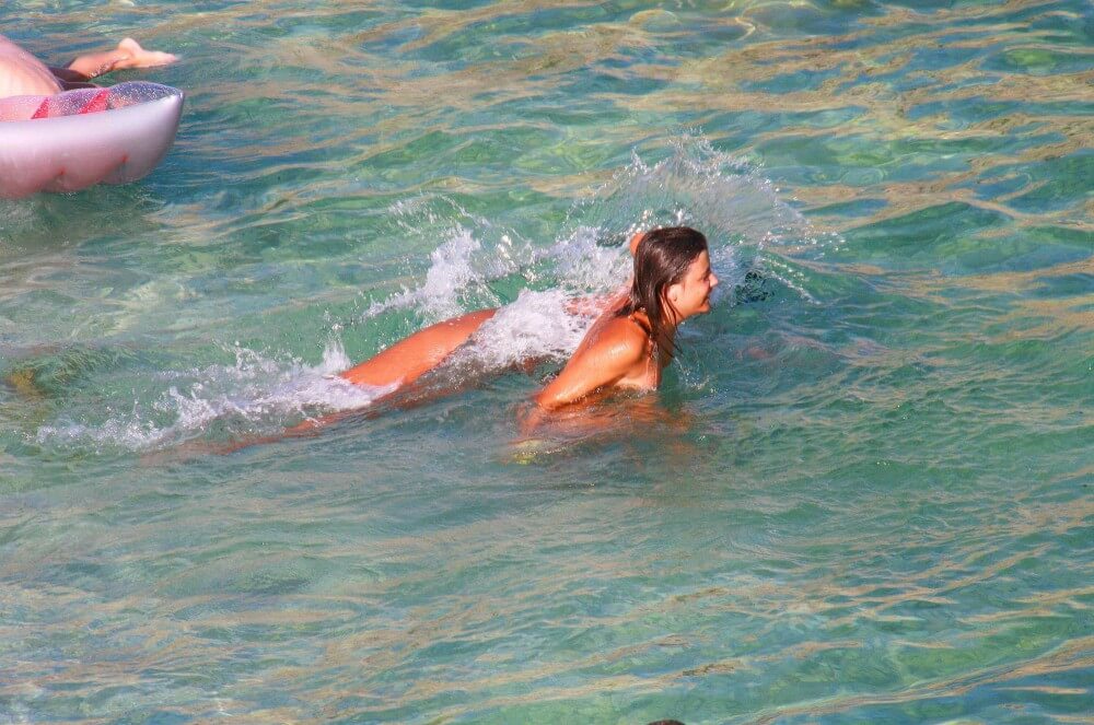 Ula FKK Teen Shore Run pics - Naturism and nudism