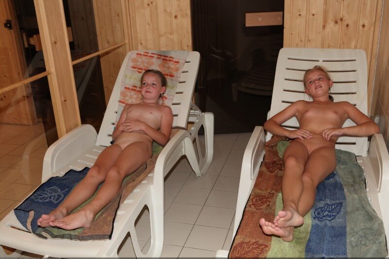 Record center relaxation photos - Naturism and nudism